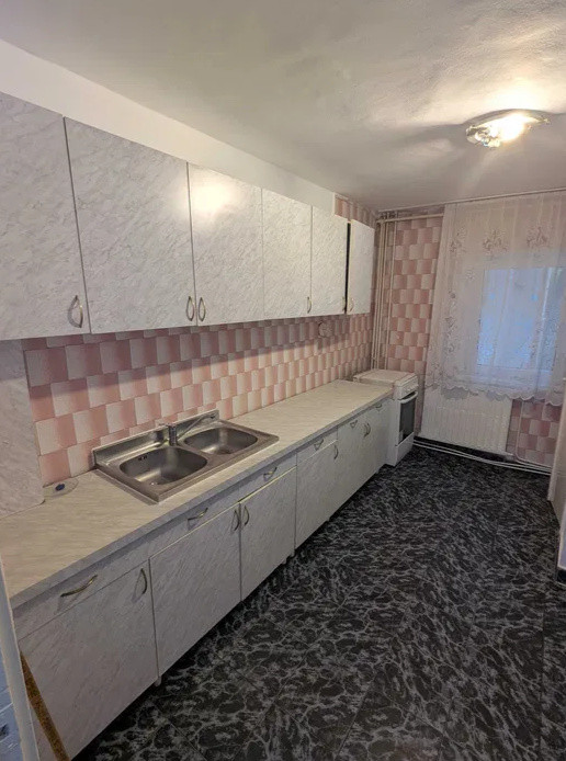 4 camere ,decomandat, 78 mp,  balcon, 2 bai, zona Manastur