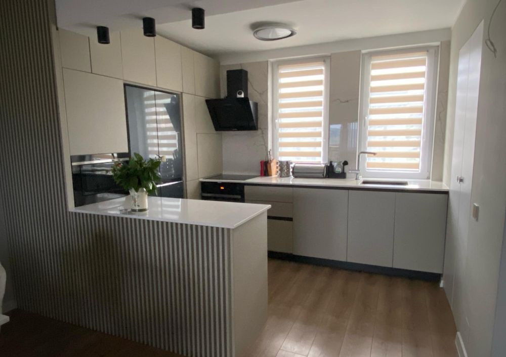 4 camere, LUX, 121 mp,  3 balcoane, 3 parcaro, zona str. Traian Vuia, Aeroport