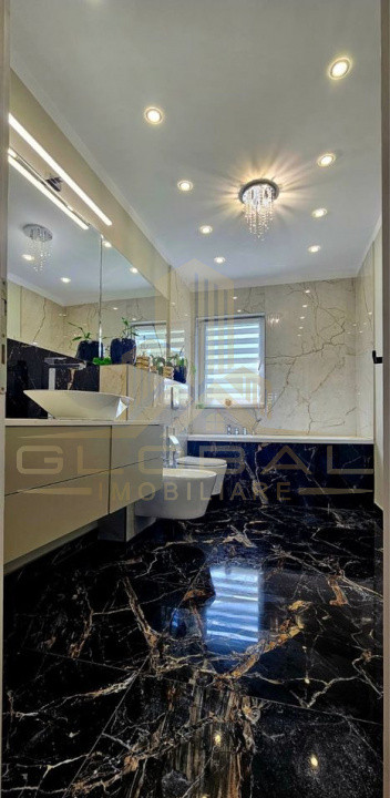 4 camere, LUX, 121 mp,  3 balcoane, 3 parcaro, zona str. Traian Vuia, Aeroport