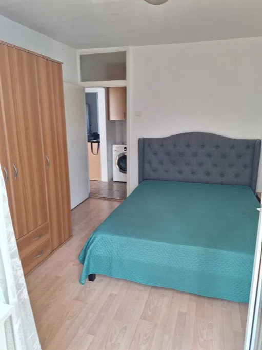 4 camere, decomandat, 79 mp,  2 bai, parcare, zona str.Jupiter, Zorilor