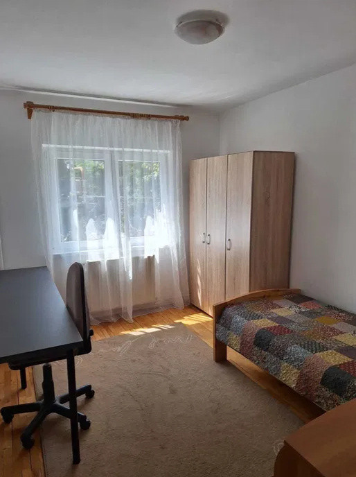 4 camere, decomandat, 79 mp,  2 bai, parcare, zona str.Jupiter, Zorilor