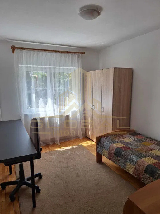 4 camere, decomandat, 79 mp,  2 bai, parcare, zona str.Jupiter, Zorilor