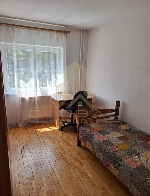 4 camere, decomandat, 79 mp,  2 bai, parcare, zona str.Jupiter, Zorilor