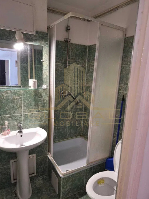 4 camere, decomandat, 79 mp,  2 bai, parcare, zona str.Jupiter, Zorilor