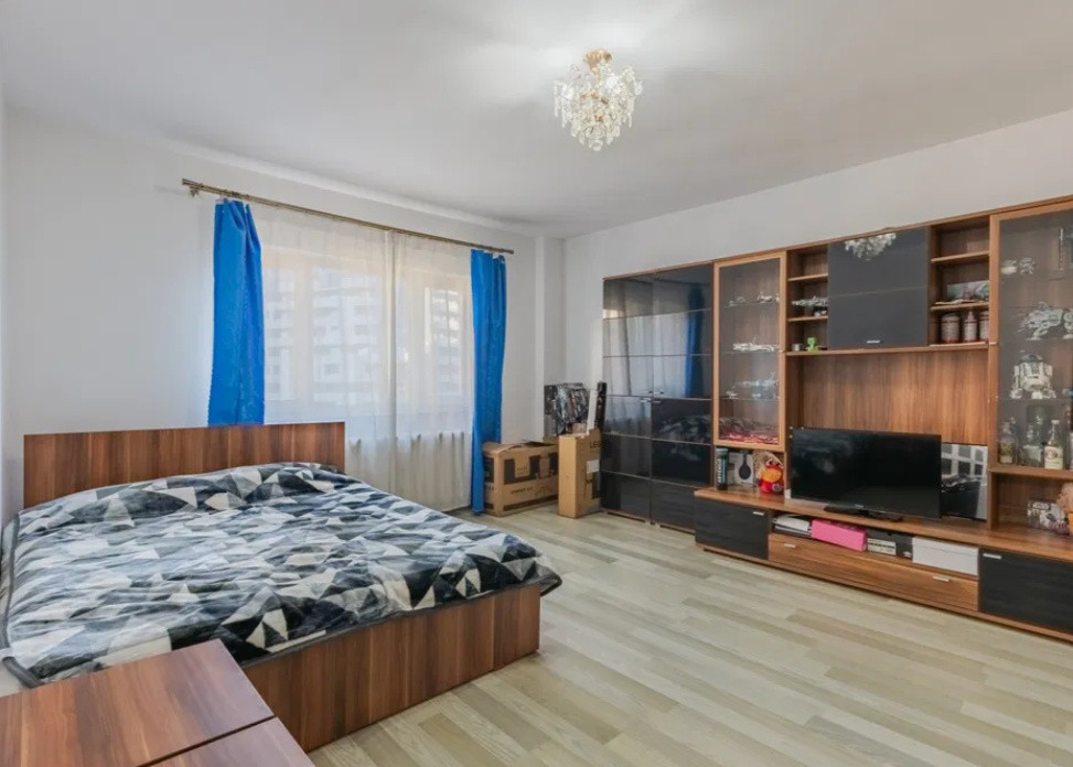 3 camere ,decomandat, 72 mp,  balcon, 2 bai, zona str.Calea Dorobatilor, 