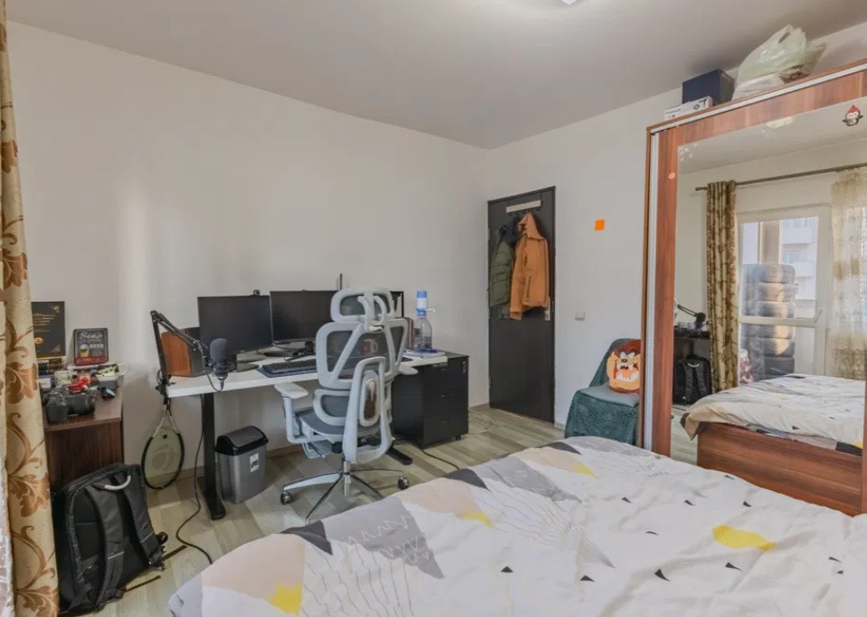 3 camere ,decomandat, 72 mp,  balcon, 2 bai, zona str.Calea Dorobatilor, 