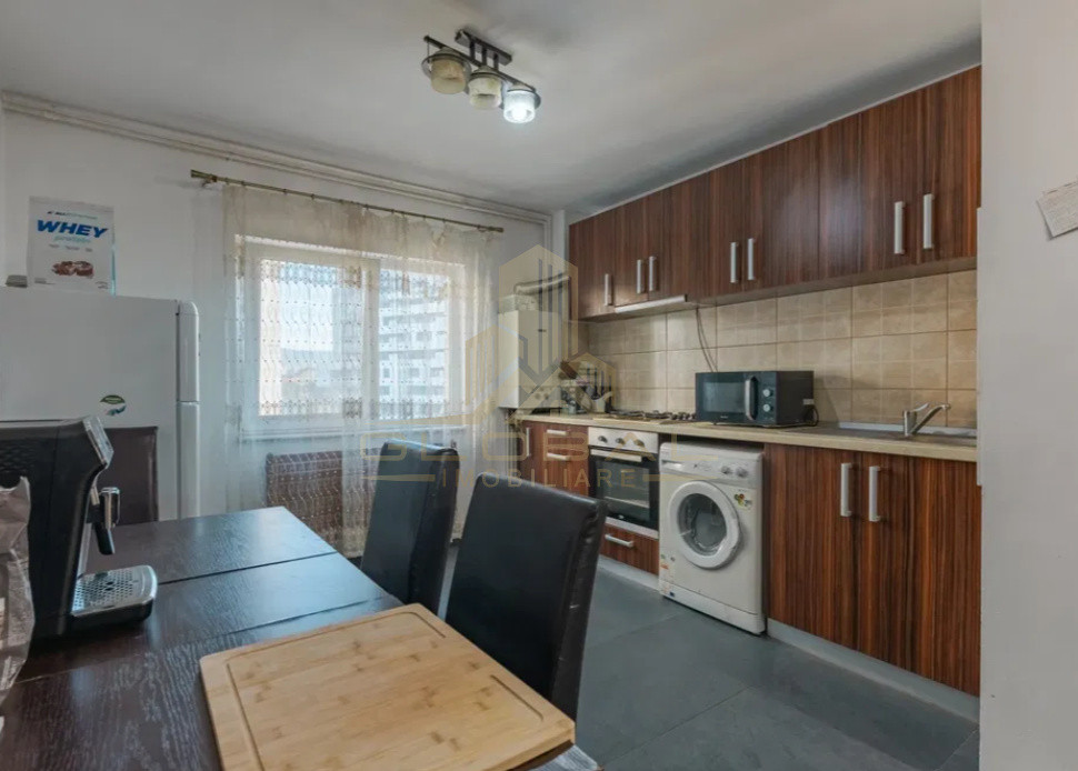 3 camere ,decomandat, 72 mp,  balcon, 2 bai, zona str.Calea Dorobatilor, 