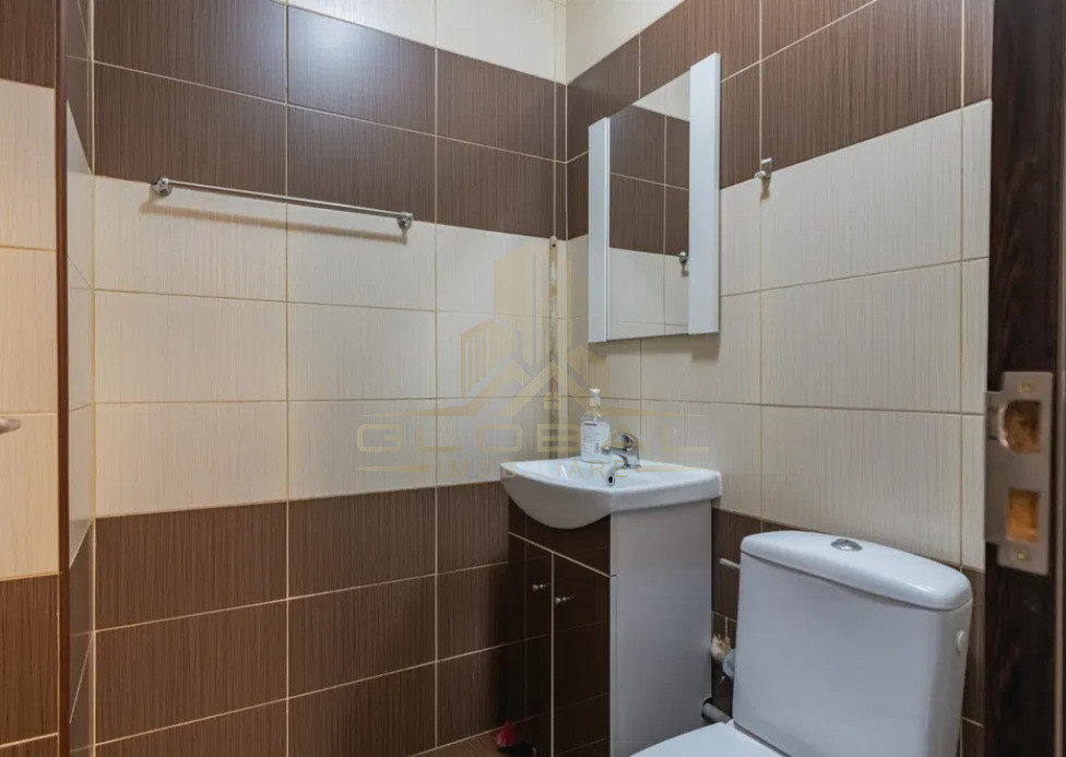 3 camere ,decomandat, 72 mp,  balcon, 2 bai, zona str.Calea Dorobatilor, 