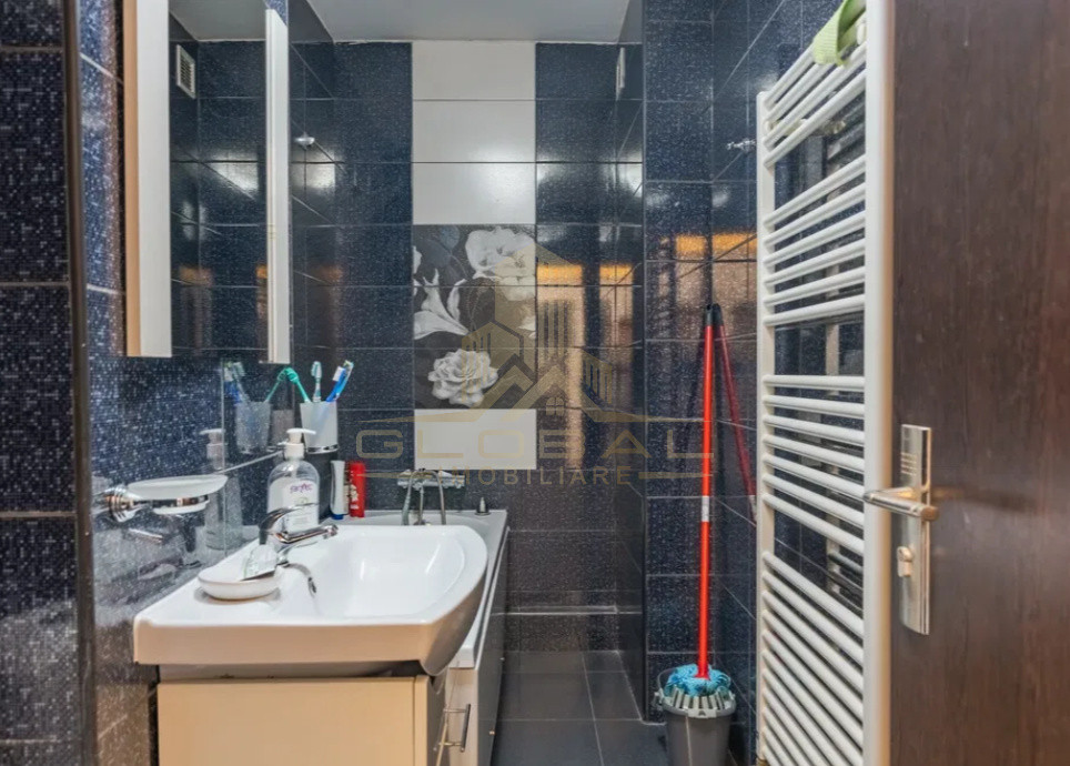 3 camere ,decomandat, 72 mp,  balcon, 2 bai, zona str.Calea Dorobatilor, 