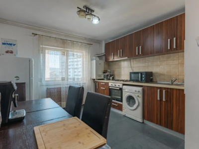3 camere ,decomandat, 72 mp,  balcon, 2 bai, zona str.Calea Dorobatilor, 