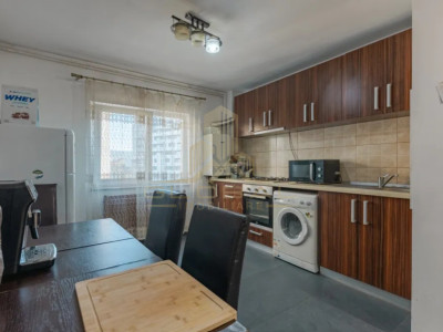 3 camere ,decomandat, 72 mp,  balcon, 2 bai, zona str.Calea Dorobatilor, 