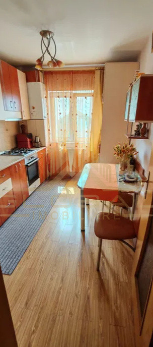 3 camere, decomandat, 72 mp,  2 balcoane, 2 bai, zona str.Aurel Vlaicu, Marasti