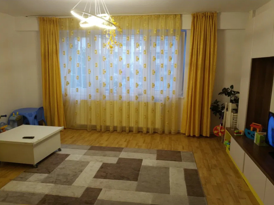 3 camere ,decomandat, 90 mp, balcon, zona str.Hateg, Grigorescu