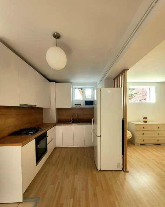3 camere, 100 mp, P+E,  curte, zona Piata 14 iulie, Grigorescu