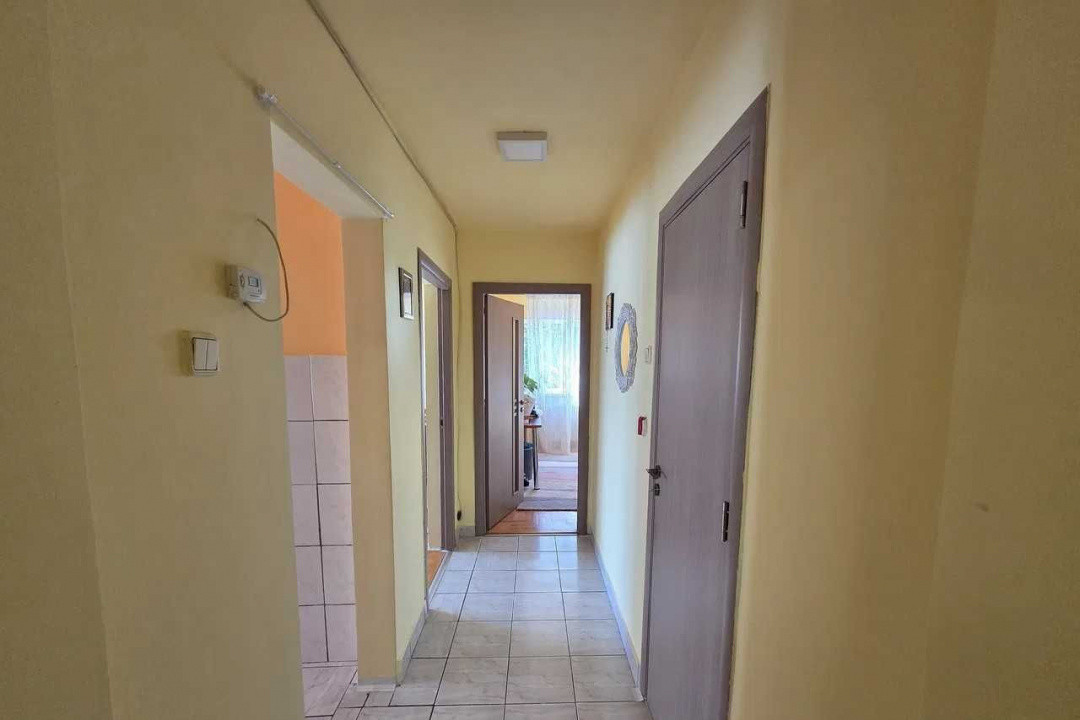 3 camere ,decomandat, 64 mp,, zona  Manastur