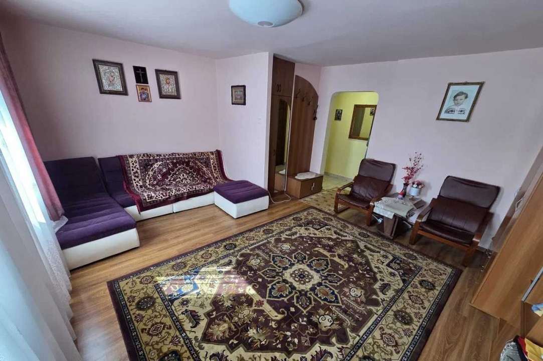 3 camere ,decomandat, 64 mp,, zona  Manastur