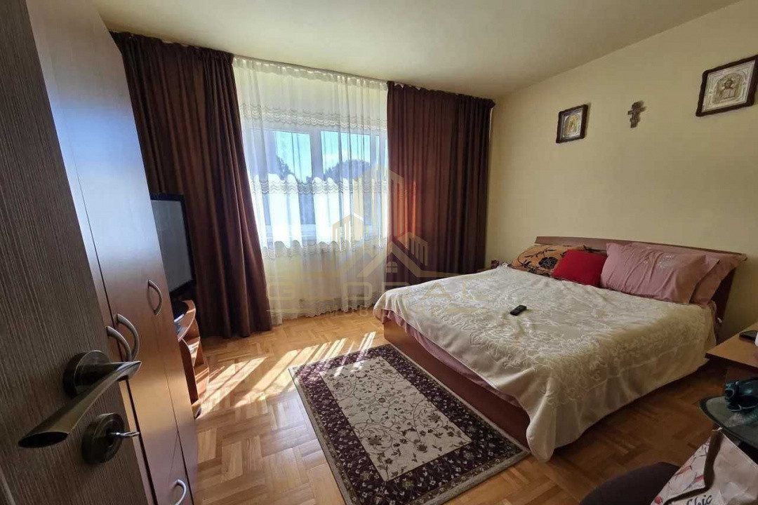 3 camere ,decomandat, 64 mp,, zona  Manastur
