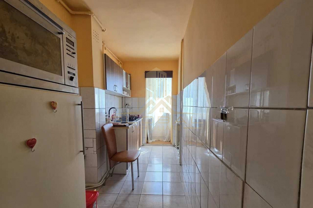 3 camere ,decomandat, 64 mp,, zona  Manastur