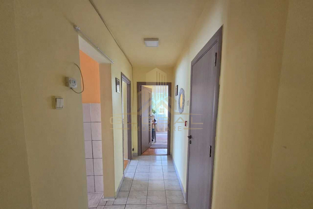 3 camere ,decomandat, 64 mp,, zona  Manastur