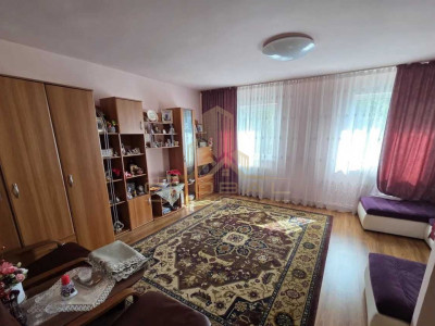 3 camere ,decomandat, 64 mp,, zona  Manastur