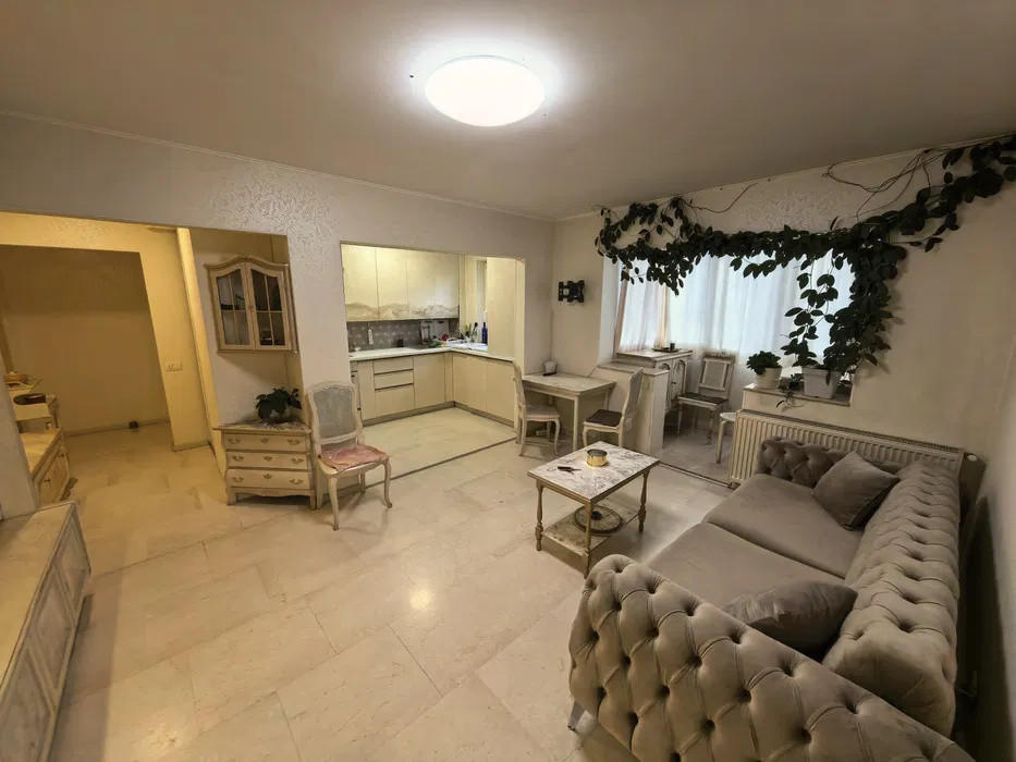 3 camere ,68 mp,  parcare, terasa, zona Plopilor
