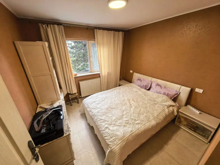 3 camere ,68 mp,  parcare, terasa, zona Plopilor