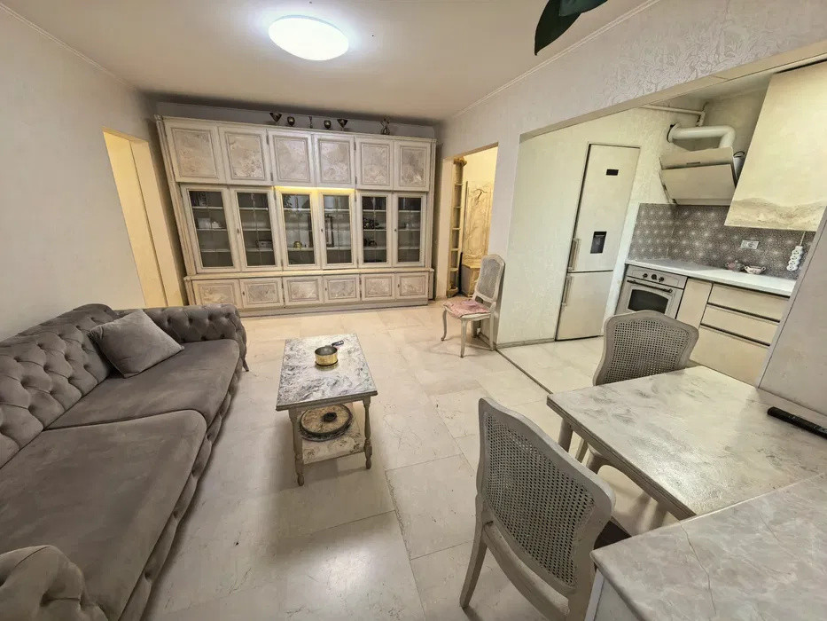 3 camere ,68 mp,  parcare, terasa, zona Plopilor