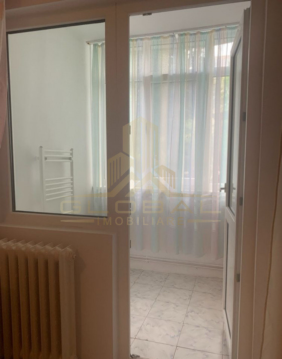 3 camere, decomandat, 58 mp,  balcon, zona Minerva Manastur