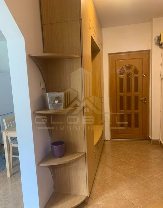 3 camere, decomandat, 58 mp,  balcon, zona Minerva Manastur