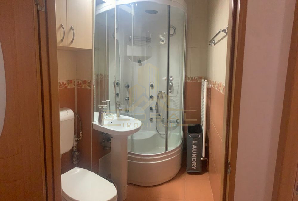 3 camere, decomandat, 58 mp,  balcon, zona Minerva Manastur