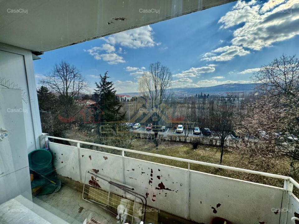 3 camere , decomandat, 64 mp, balcon, zona Hotel Royal