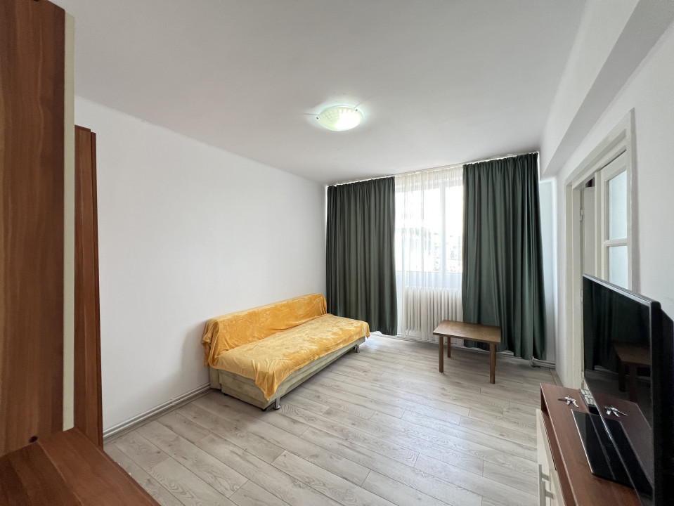 2 camere , 43 mp,  terasa, zona str.Mihai Viteazul , Centru