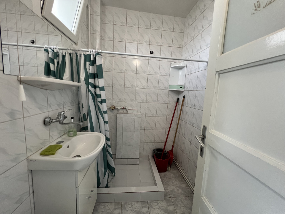 2 camere , 43 mp,  terasa, zona str.Mihai Viteazul , Centru