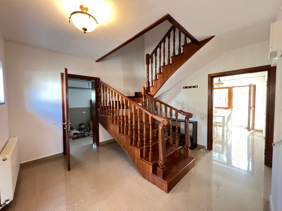 Vila cu  4 camere , 180 mp, curte, 5 parcari , terasa, Europa,, Eugen ionesco