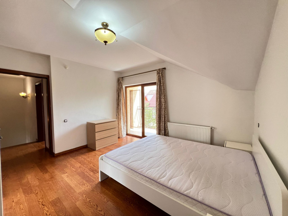 Vila cu  4 camere , 180 mp, curte, 5 parcari , terasa, Europa,, Eugen ionesco