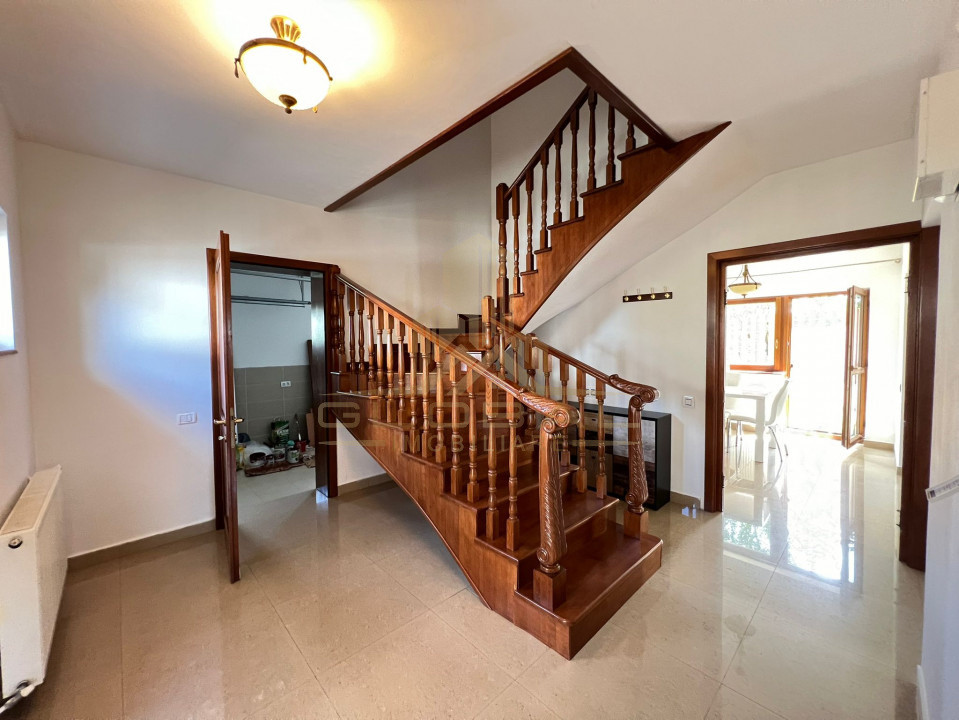 Vila cu  4 camere , 180 mp, curte, 5 parcari , terasa, Europa,, Eugen ionesco