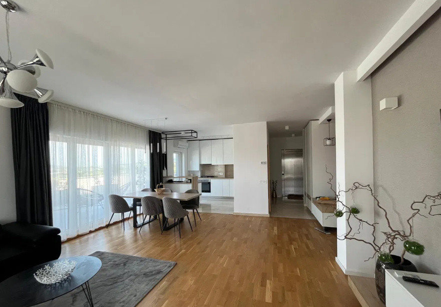 3 camere , LUX, 100 mp,  terasa 100 mp, parcare , zona str.Macesului, Buna-Ziua