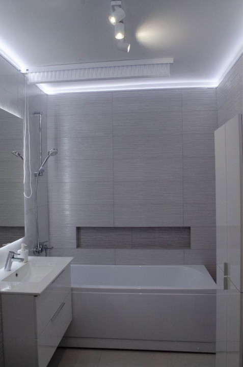 3 camere , 70 mp, parcare , terasa ,Andrei Muresanu , str. Augustin Presecan 