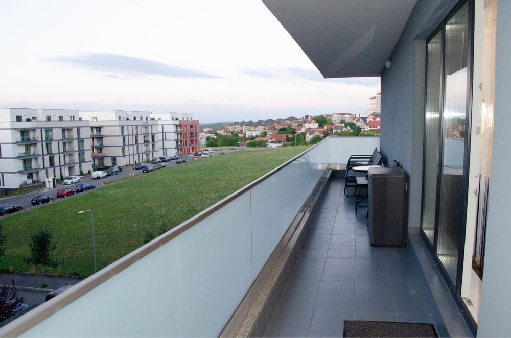 3 camere , 70 mp, parcare , terasa ,Andrei Muresanu , str. Augustin Presecan 