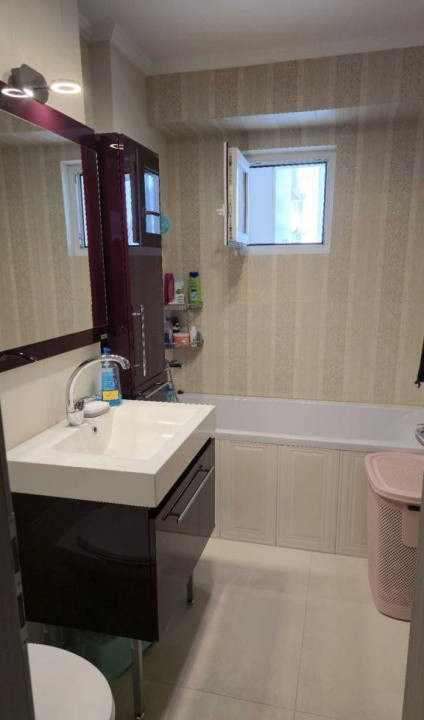 3 camere ,decomandat, 80 mp,  2 balcoane, zona str.Aurel Vlaicu, Marasti