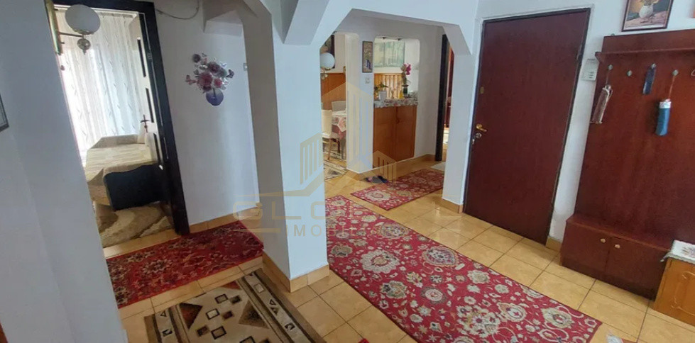 3 camere ,decomandat, 73 mp, balcon, zona str. Blvd. 21 Decembrie 1989, Marasti