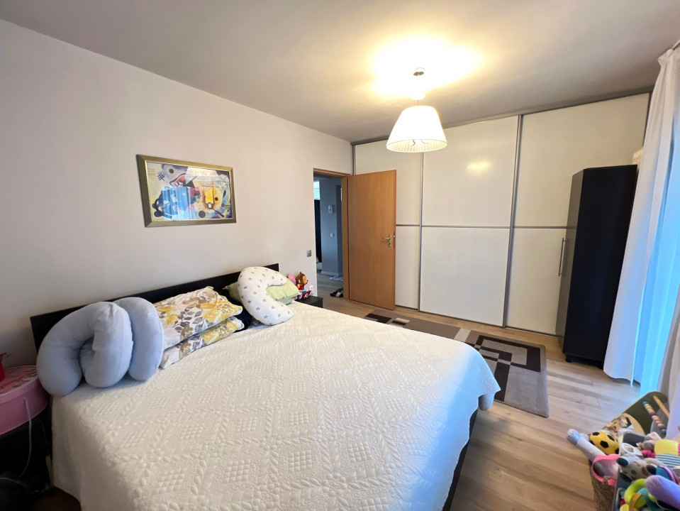 3 camere , 60 mp, 2 parcari,2 terase, Zona liceului ELF , Buna Ziua
