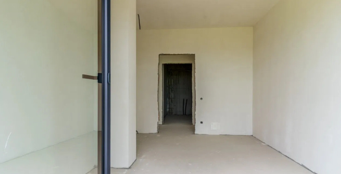 3 camere, semifinisat, 135 mp,  terasa, curte, parcare, zona Europa