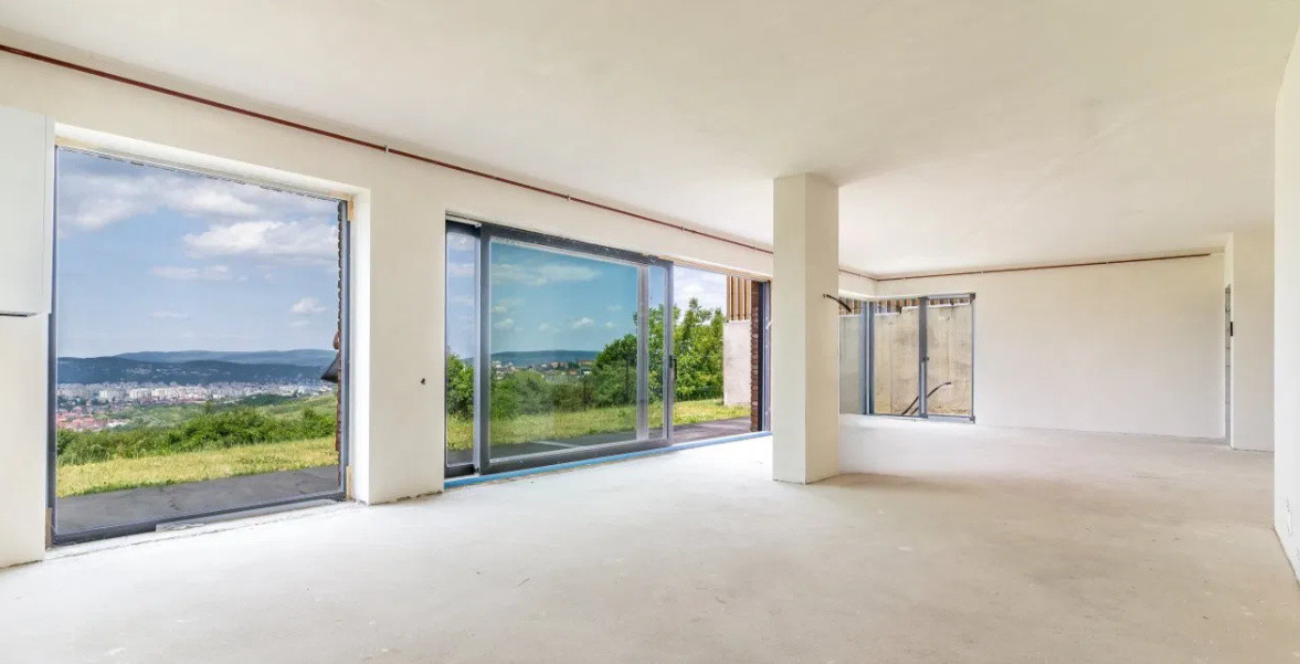 3 camere, semifinisat, 135 mp,  terasa, curte, parcare, zona Europa