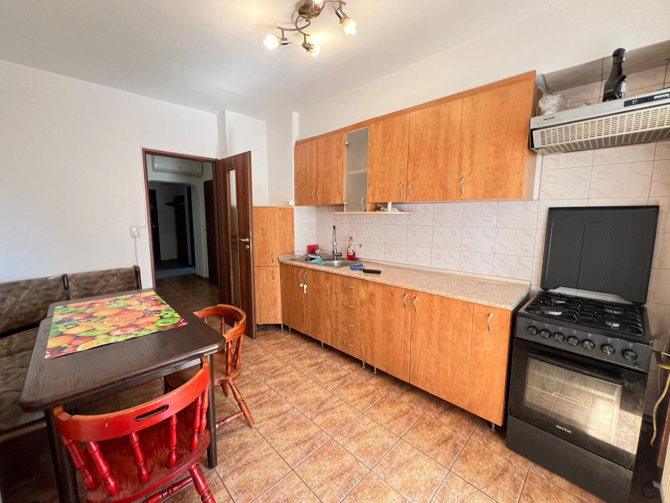 4 camere ,decomandat, 100 mp, 2 balcoane, str.Dorobantilor, Marasti