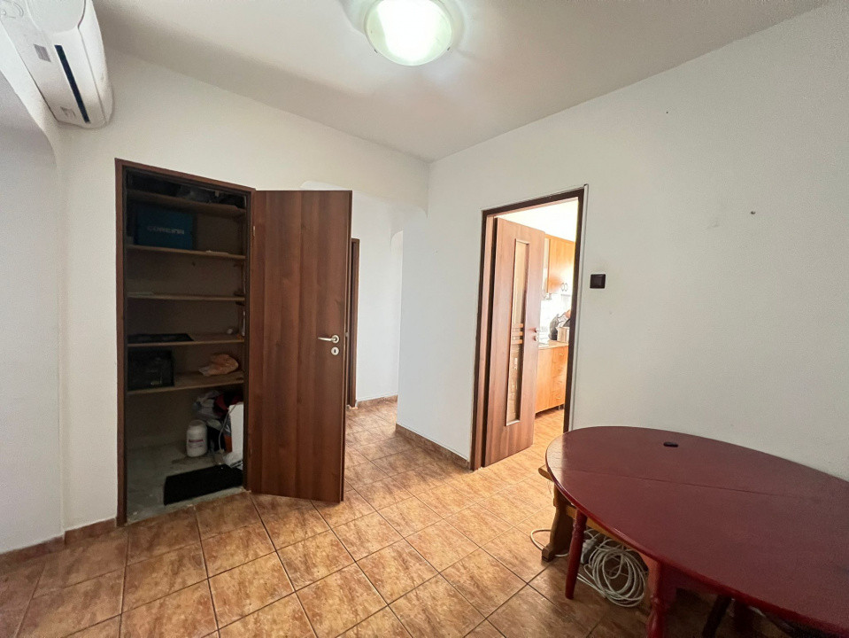 4 camere ,decomandat, 100 mp, 2 balcoane, str.Dorobantilor, Marasti
