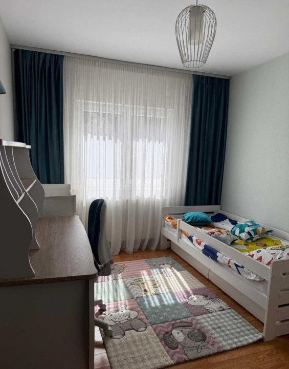 3 camere ,decomandat, 70 mp, balcon, zona str.Gorunului , Marasti