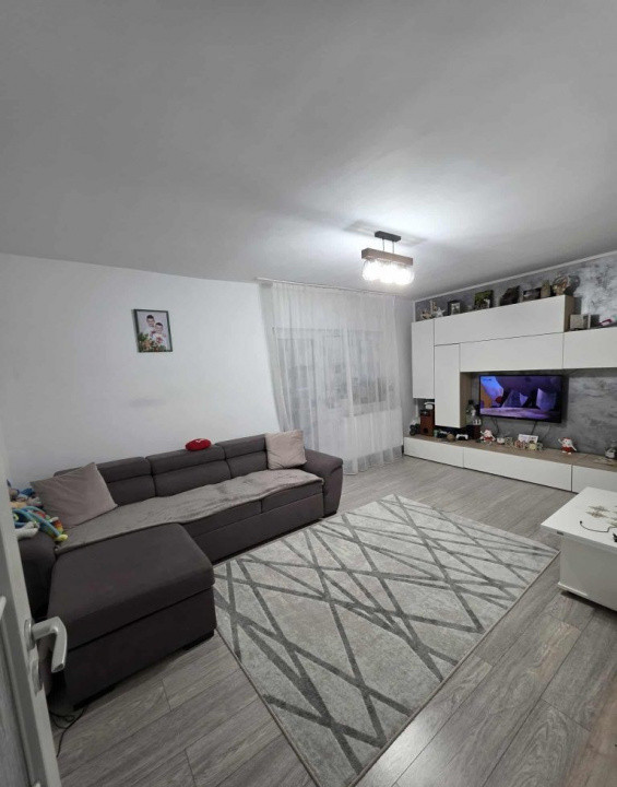 3 camere, decomandat, 65 mp,  balcon, zona  Marasti