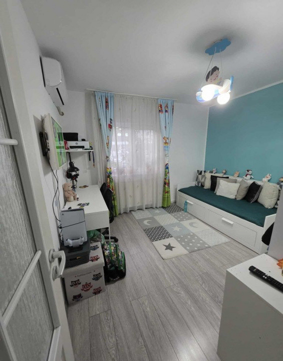 3 camere, decomandat, 65 mp,  balcon, zona  Marasti