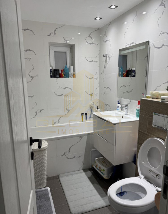 3 camere, decomandat, 65 mp,  balcon, zona  Marasti